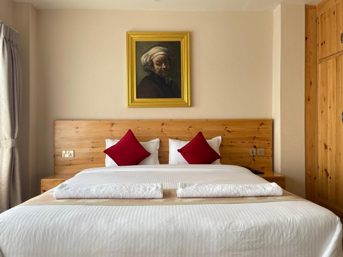 Hotel Pokharaeye Εξωτερικό φωτογραφία